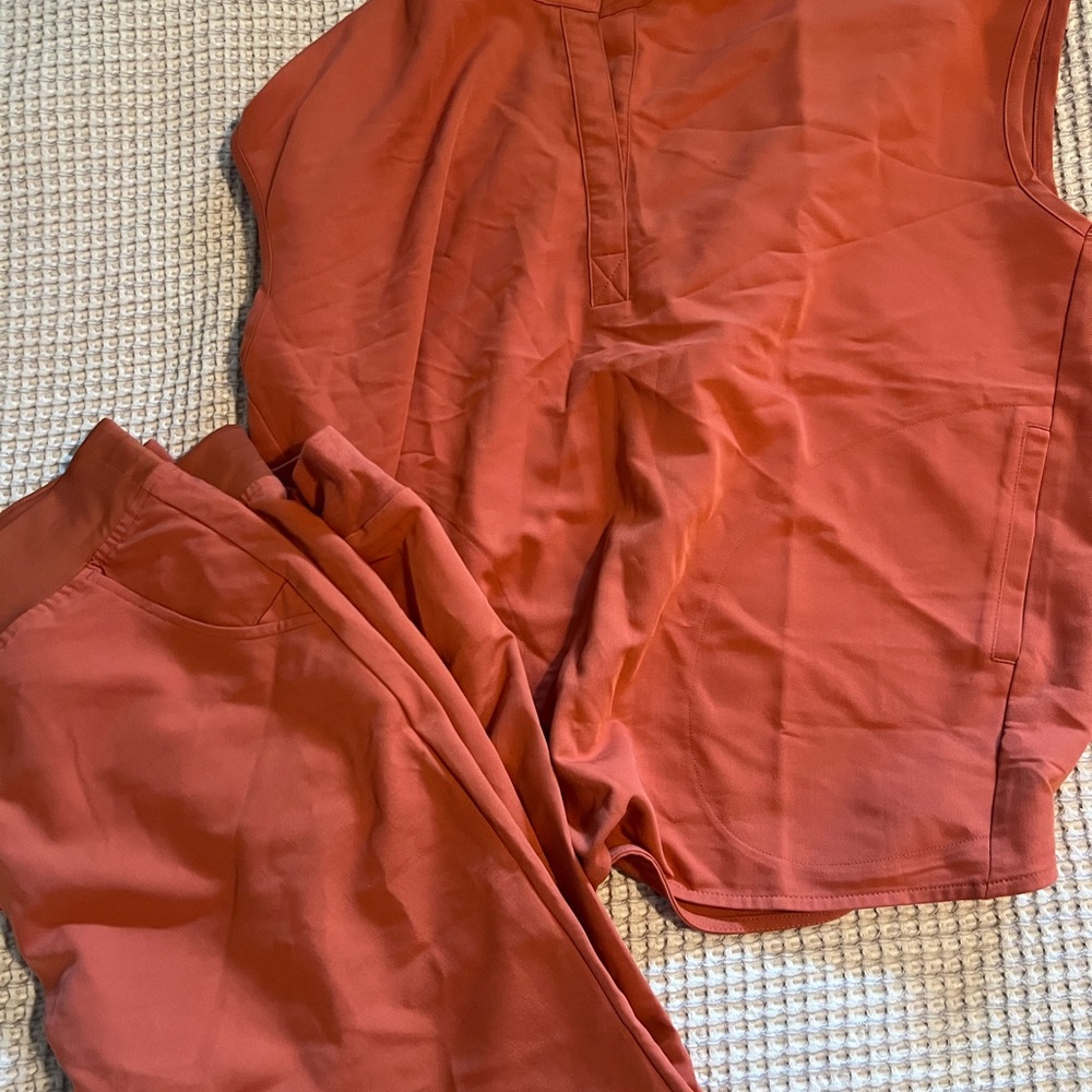 NWOT orange figs scrub set